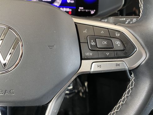 Certified 2023 Volkswagen Taos SE FWD image 7