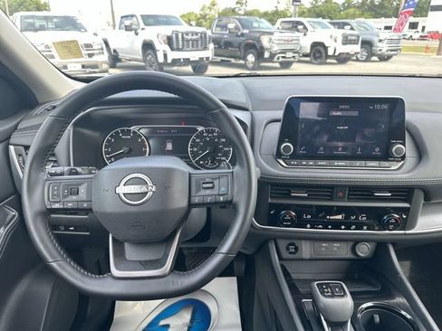 Used 2025 Nissan Rogue SV w/ SV Premium Package FWD image 12