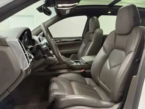 Used 2018 Porsche Cayenne Platinum Edition image 14