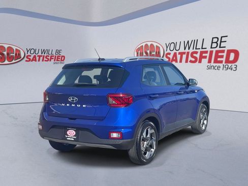 Used 2023 Hyundai Venue Limited image 6