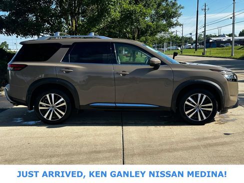 Certified 2024 Nissan Pathfinder Platinum w/ Cargo Package AWD/4WD image 2