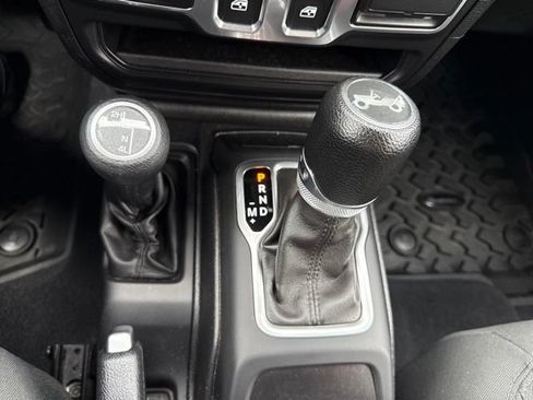 Used 2018 Jeep Wrangler Sport AWD/4WD image 21