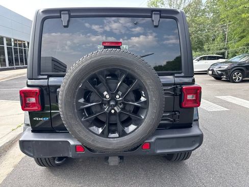 Used 2021 Jeep Wrangler Unlimited Sahara w/ Cold Weather Group AWD/4WD image 6