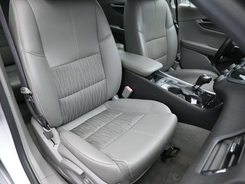 Used 2018 Chevrolet Impala LT FWD image 39
