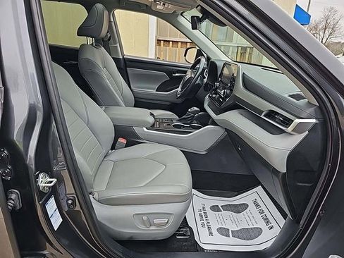 Used 2020 Toyota Highlander XLE image 13