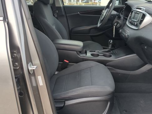 Used 2017 Kia Sorento LX image 22