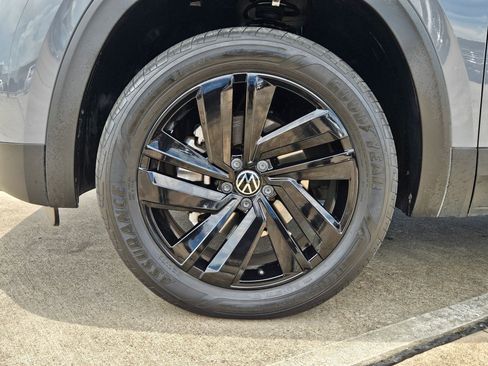 Used 2022 Volkswagen Atlas Cross Sport SE FWD image 13