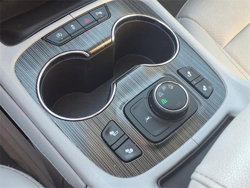 Used 2023 GMC Acadia SLT image 12