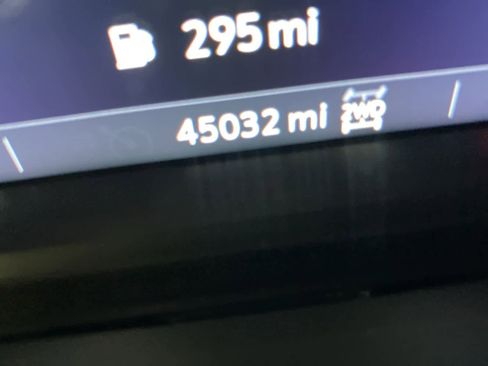 Used 2022 GMC Sierra 2500 SLT w/ SLT Preferred Package image 33