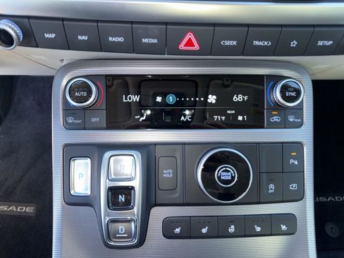 Used 2024 Hyundai Palisade Calligraphy image 22