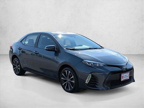 Used 2018 Toyota Corolla SE FWD image 3