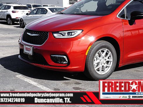 New 2026 Chrysler Pacifica Select image 41