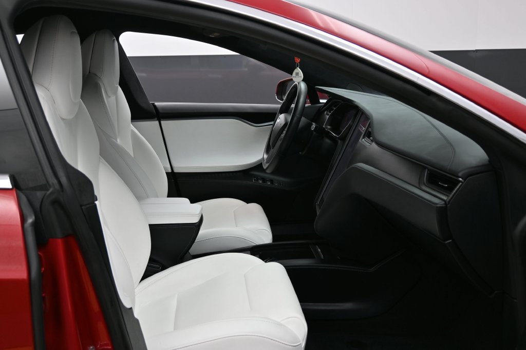 Used 2020 Tesla Model S Performance AWD/4WD image 33