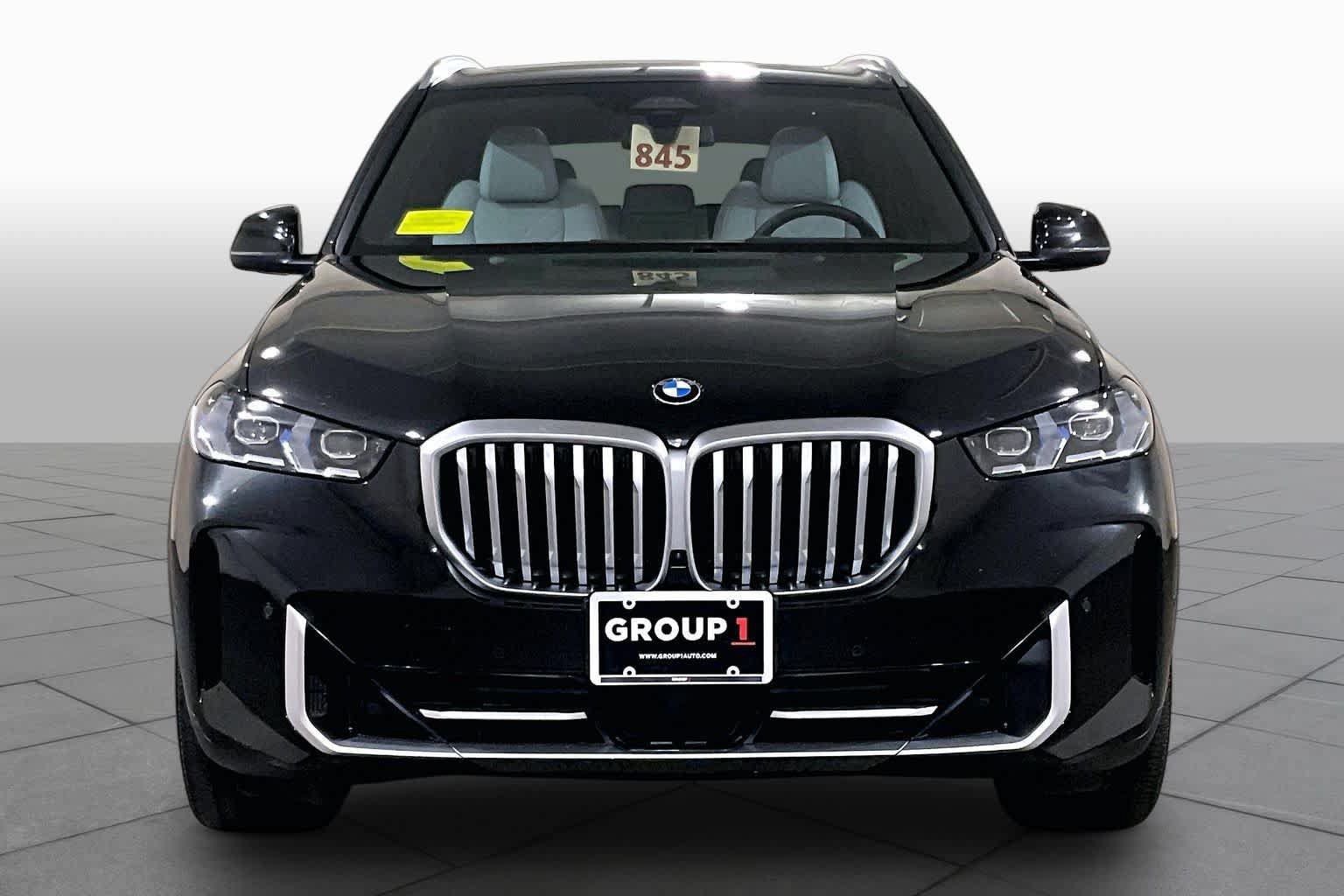 Used 2024 BMW X5 xDrive40i w/ Premium Package AWD/4WD image 3