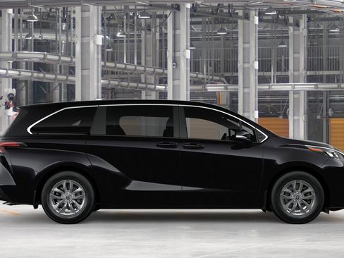 New 2026 Toyota Sienna LE image 12