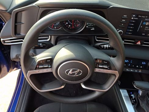 Used 2023 Hyundai Elantra SEL FWD image 18
