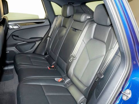 Certified 2026 Porsche Macan AWD/4WD image 31