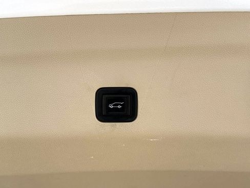 Used 2022 Cadillac Escalade ESV Premium Luxury AWD/4WD image 12