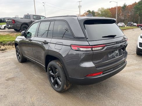 New 2025 Jeep Grand Cherokee Altitude image 5