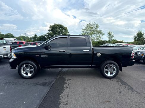 Used 2018 RAM 1500 Express w/ Express Value Package image 3