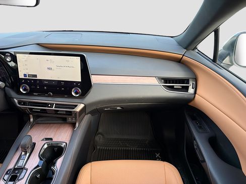 Used 2025 Lexus RX 350h w/ Convenience Package image 19