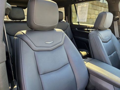 Used 2022 Cadillac XT6 Premium Luxury image 41