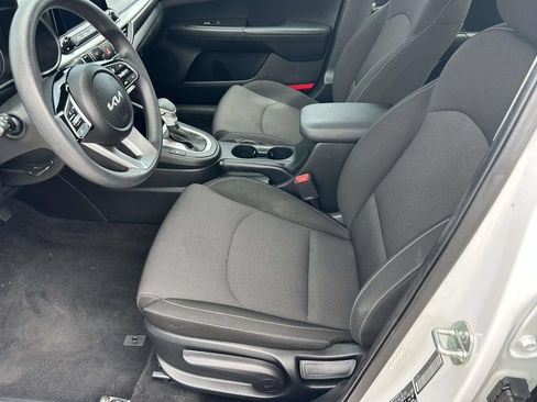 Used 2024 Kia Forte LXS w/ LXS Technology Package FWD image 12