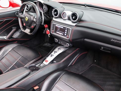 Used 2016 Ferrari California T RWD image 50