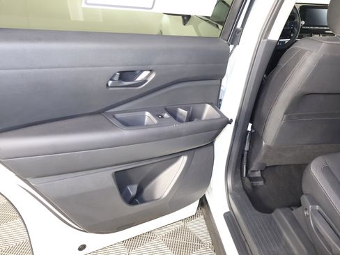 Used 2025 Nissan Pathfinder SV image 47