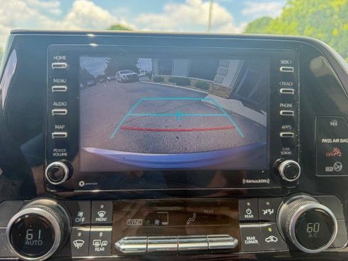 Used 2021 Toyota Highlander L FWD image 15