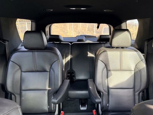 Used 2023 Chevrolet Traverse RS image 28