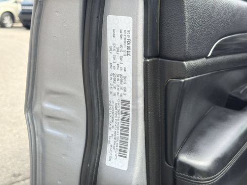 Used 2019 Jeep Grand Cherokee Laredo w/ Security & Convenience Group AWD/4WD image 38