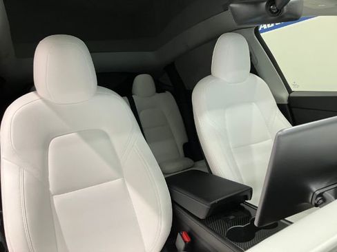 Used 2022 Tesla Model Y Long Range image 45