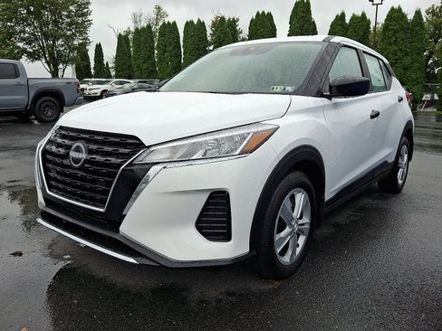 New 2025 Nissan Kicks Play S image 3