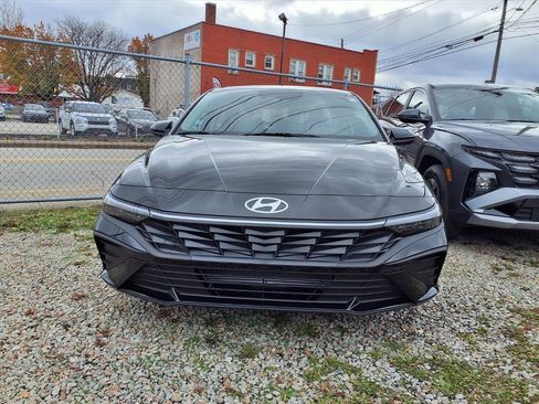 New 2026 Hyundai Elantra SE image 2