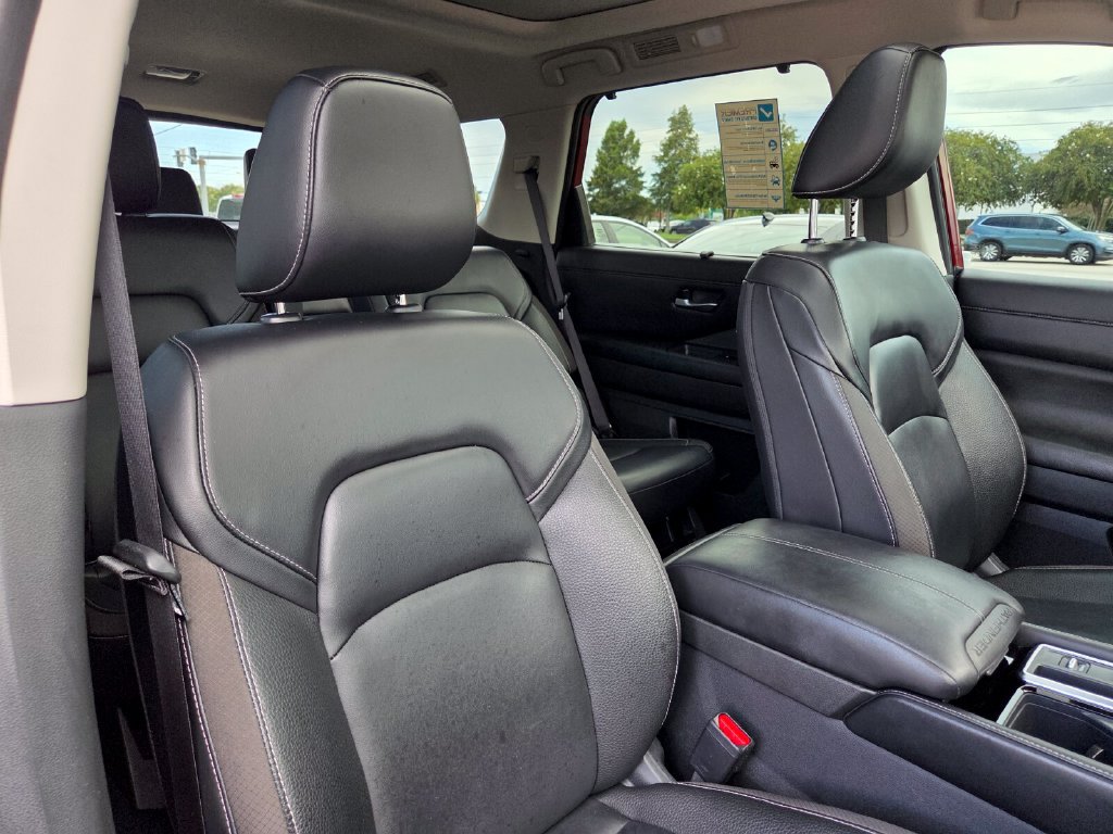 Used 2023 Nissan Pathfinder SL w/ SL Premium Package FWD image 32