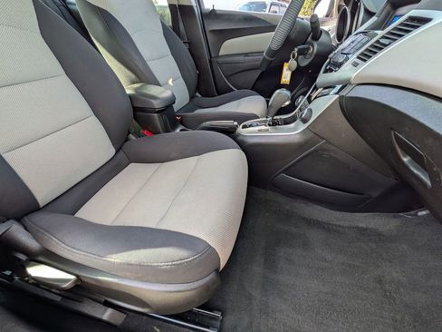Used 2014 Chevrolet Cruze LS image 28