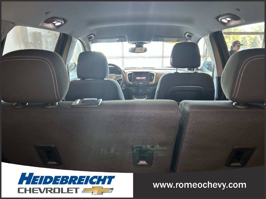Used 2024 GMC Terrain SLE w/ Driver Convenience Package FWD image 32