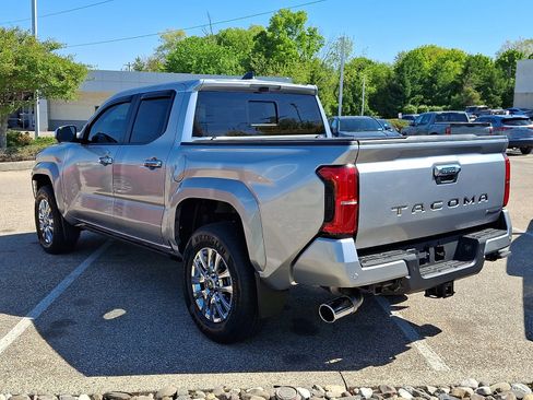 Certified 2025 Toyota Tacoma Limited AWD/4WD image 4