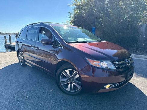 Used 2014 Honda Odyssey Touring image 3