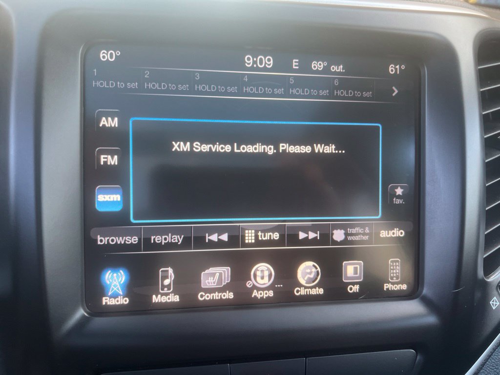 Used 2018 Jeep Cherokee Latitude Plus w/ Comfort/Convenience Group AWD/4WD image 54