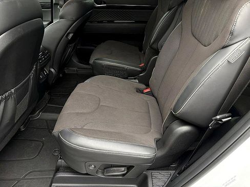 Certified 2025 Hyundai Palisade Calligraphy image 8
