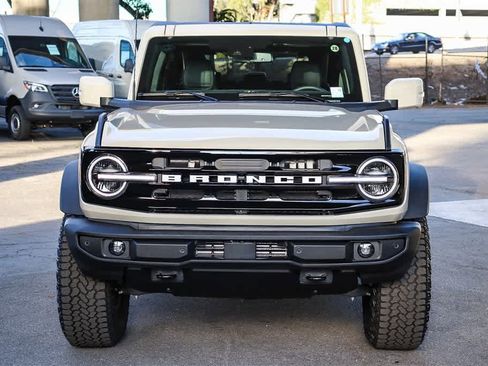 New 2025 Ford Bronco Outer Banks w/ Sasquatch Package image 2