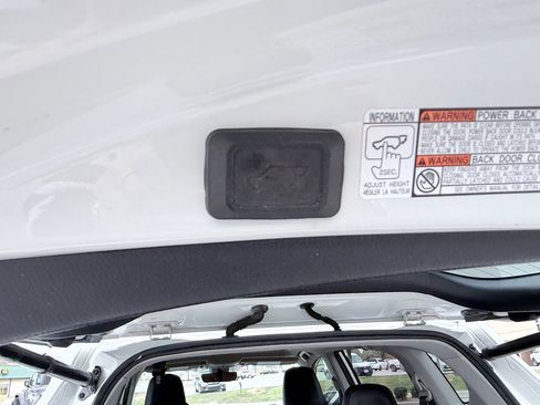 Used 2018 Toyota RAV4 Limited image 10