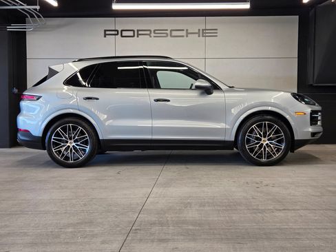 Certified 2024 Porsche Cayenne AWD/4WD image 27