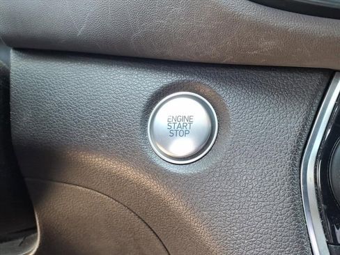 Used 2019 Hyundai Santa Fe SEL image 12