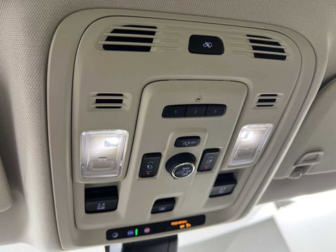 Used 2021 GMC Yukon Denali w/ Denali Premium Package RWD image 4