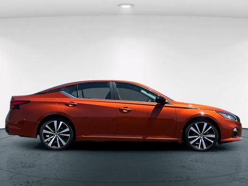 Used 2021 Nissan Altima 2.5 SR FWD image 6