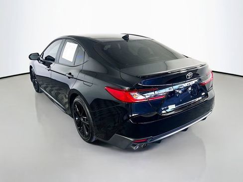 Used 2025 Toyota Camry SE image 5