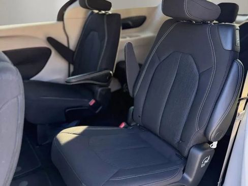 Used 2023 Chrysler Voyager LX FWD image 14